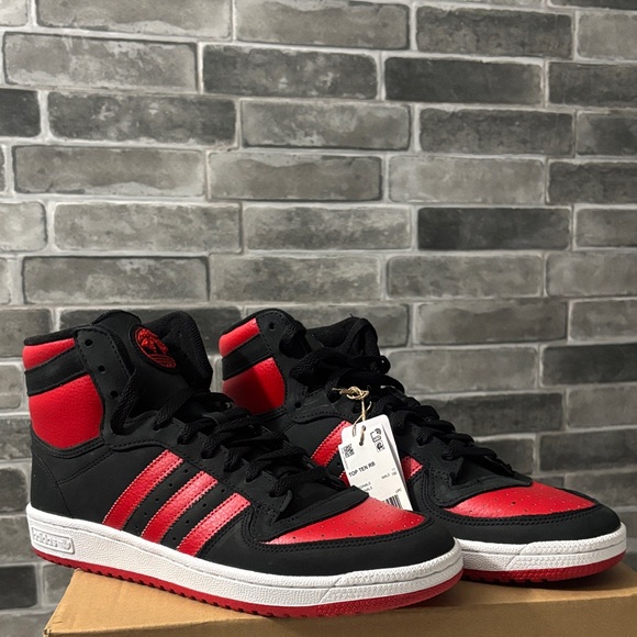 Adidas Men's Black and Red Sneakers - Picture 1 of 3